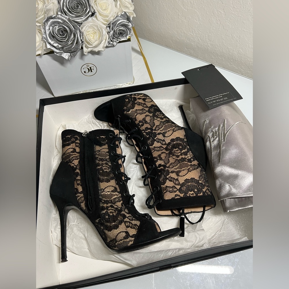 Giuseppe Zanotti Black Lace Peep-Toe Stiletto Sandals - Picture 4 of 16